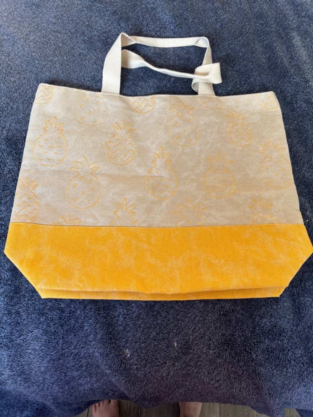 NWOT Canvas Pineapple Tote Bag in Yellow and Cream
